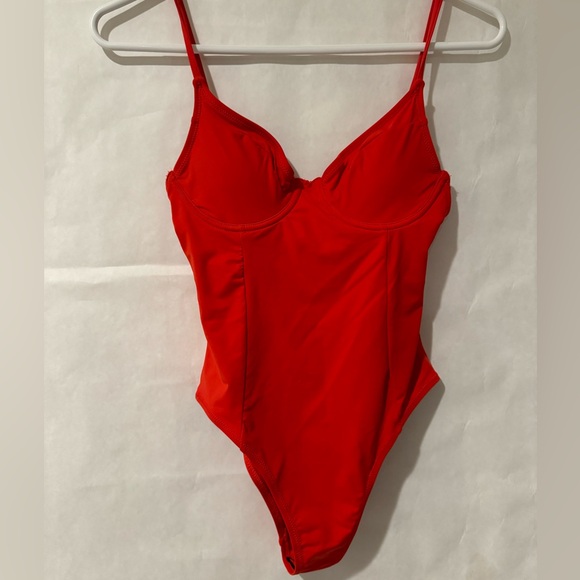 Good American Good Compression Show Up One-Piece Swimsuit - Picture 3 of 6